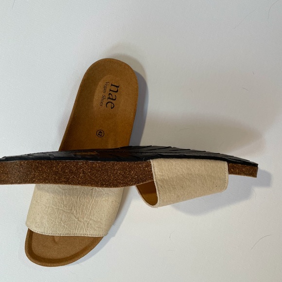 Nae vegan shoes tan sandals, size EU 42 - Picture 2 of 3